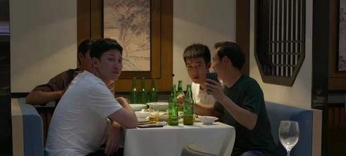 男子离婚吃瓜,吃瓜群众围观背后的真相