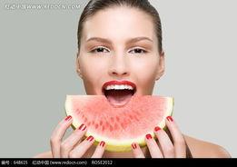 艺术照吃瓜女孩