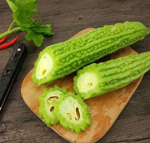 桥头吃瓜,揭秘乡村生活的甜蜜与苦涩