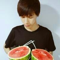 吃瓜情侣头像男生,揭秘吃瓜男生头像背后的甜蜜故事  第3张