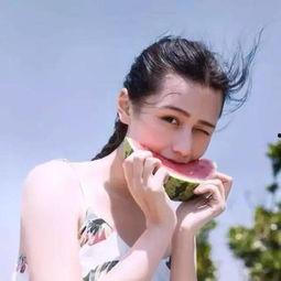 看戏吃瓜头像女生,瓜田里的时尚女神